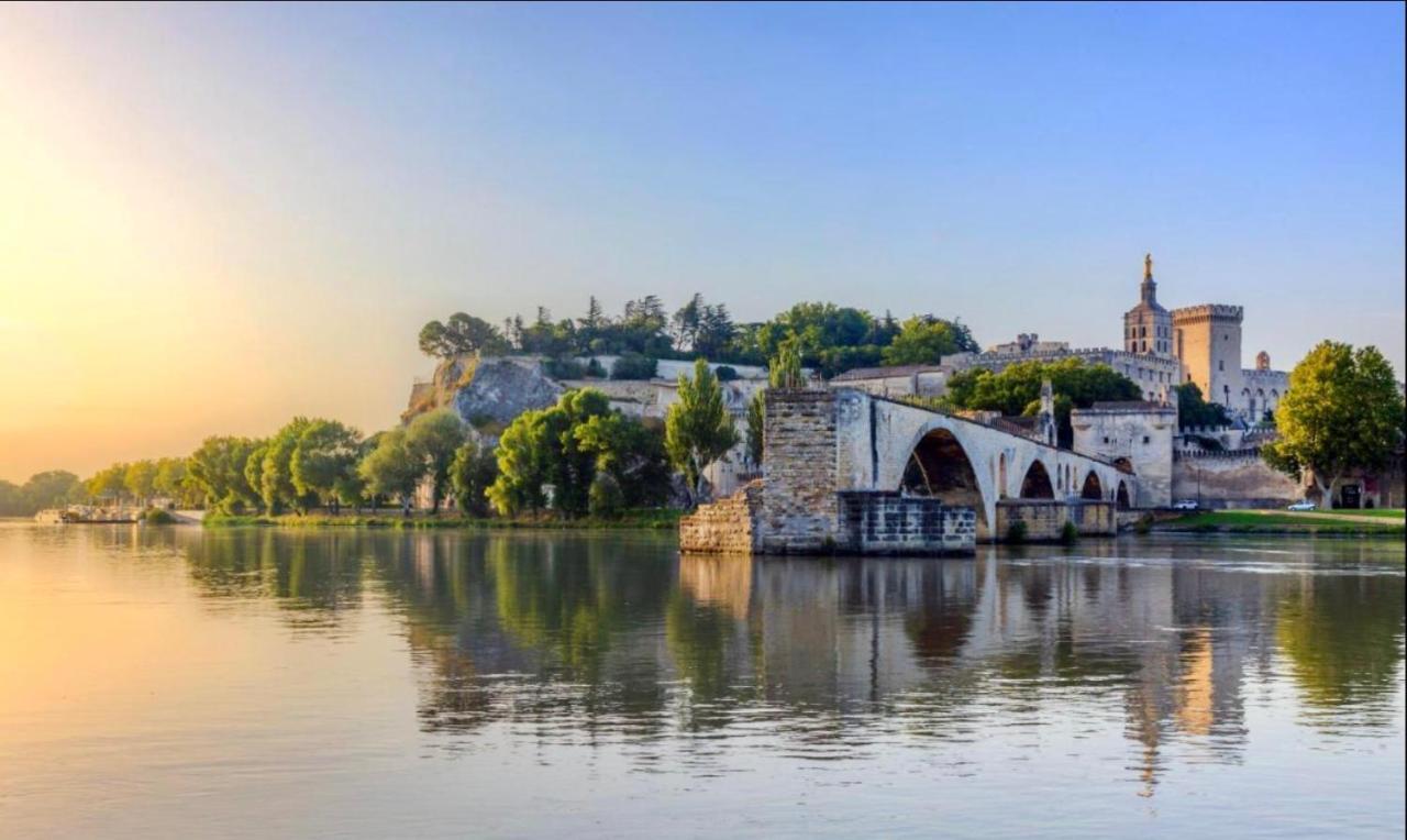 Gite Avignon Bougainvillier Dış mekan fotoğraf